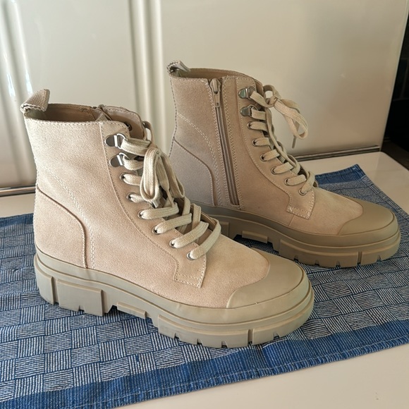 Ankle boot - Picture 2 of 8